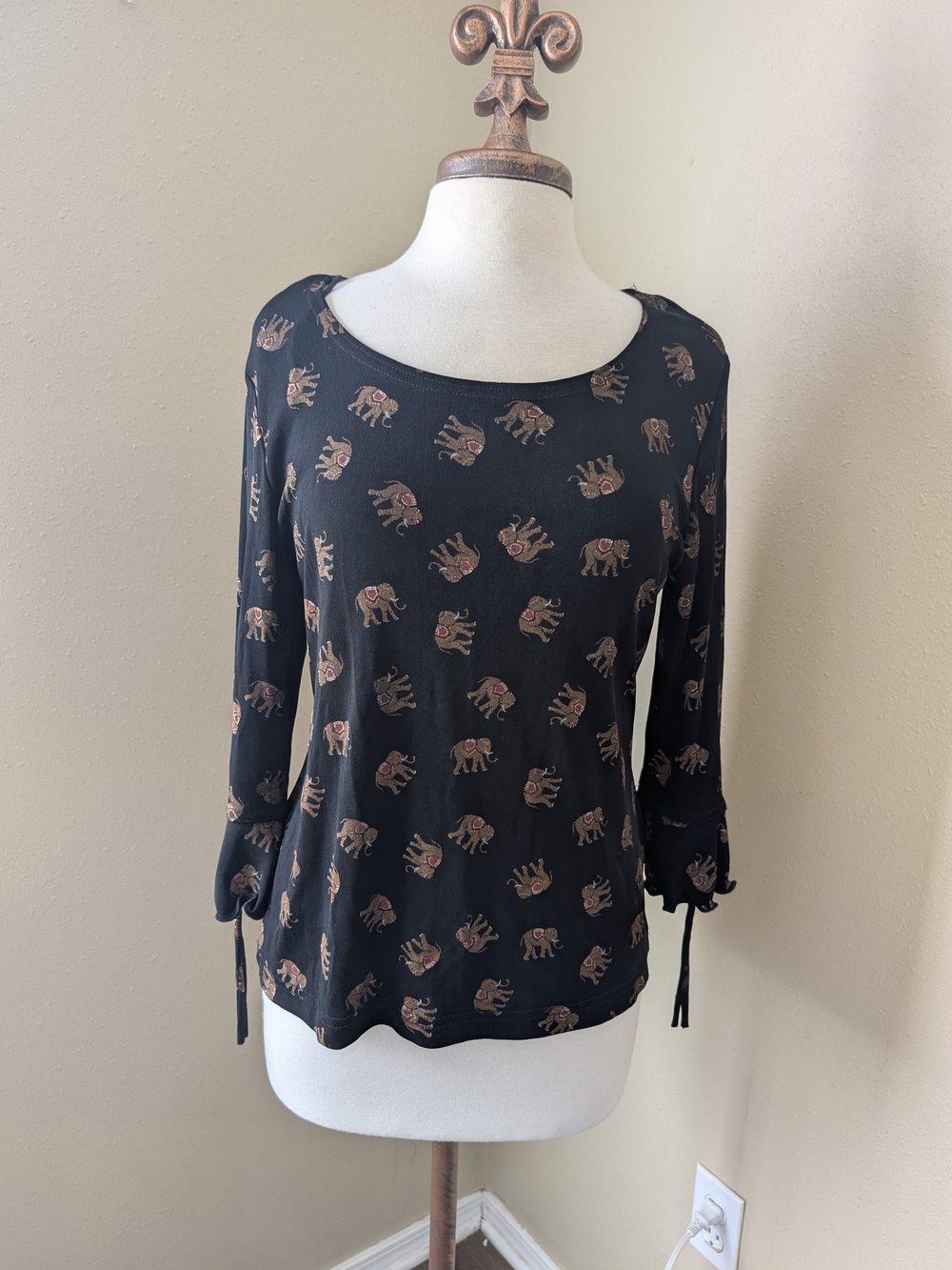 Women's Black Elephant Print Long-Sleeve Top